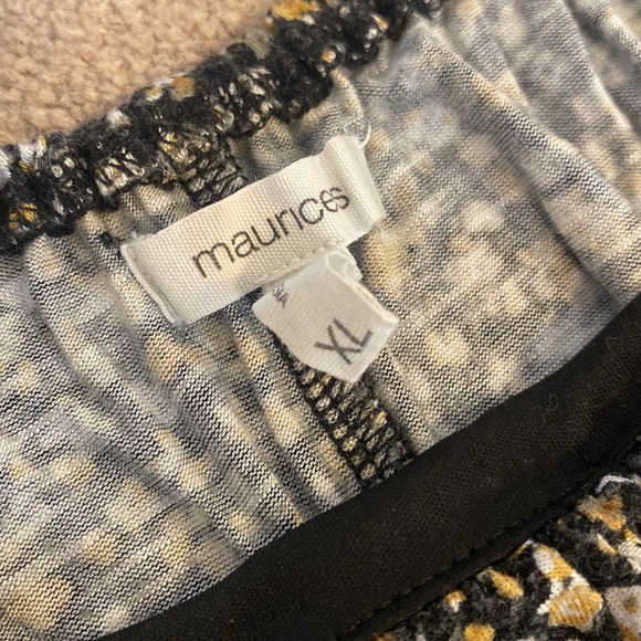 Maurice’s Tank Top-XL-Black Tank with Yellow & White Flowers - Picture 3 of 6